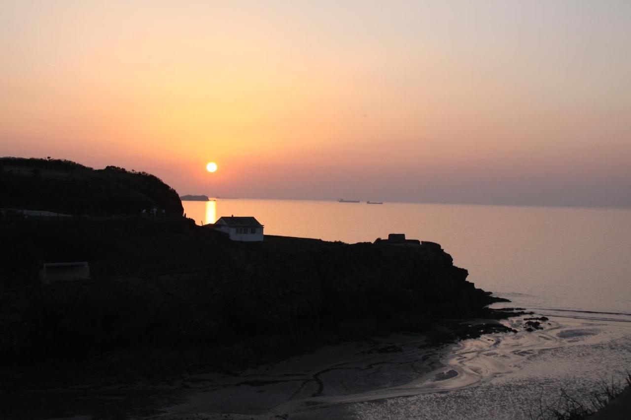 Pendyffryn Manor Bed & Breakfast Little Haven Экстерьер фото