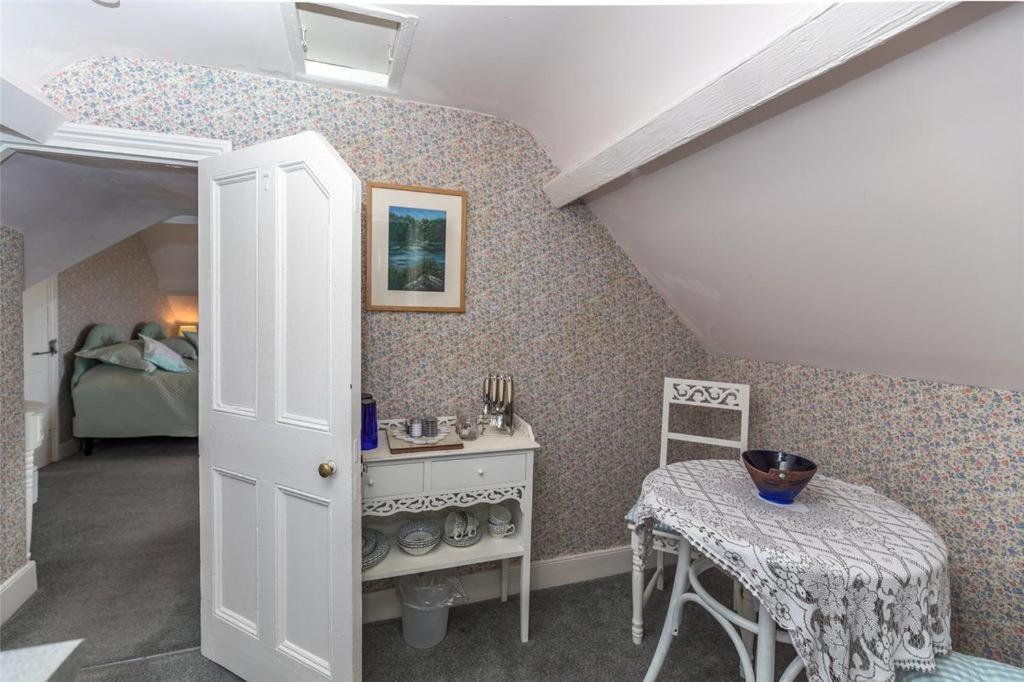 Pendyffryn Manor Bed & Breakfast Little Haven Экстерьер фото